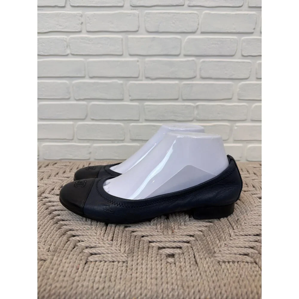 Vintage Chanel CC Cap-Toe Ballerina Flats Navy Black Leather Size 38